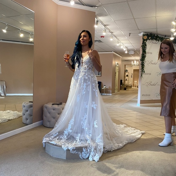 Sanibel Sophie James Wedding Dress - Picture 3 of 4